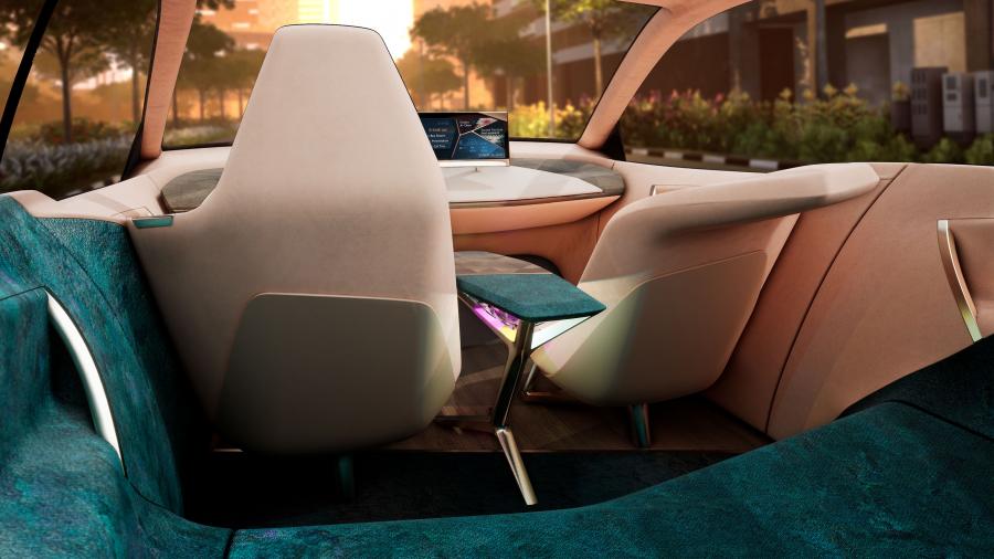 Интерьер BMW Vision iNEXT 2018 года  (фото 126 из 128)